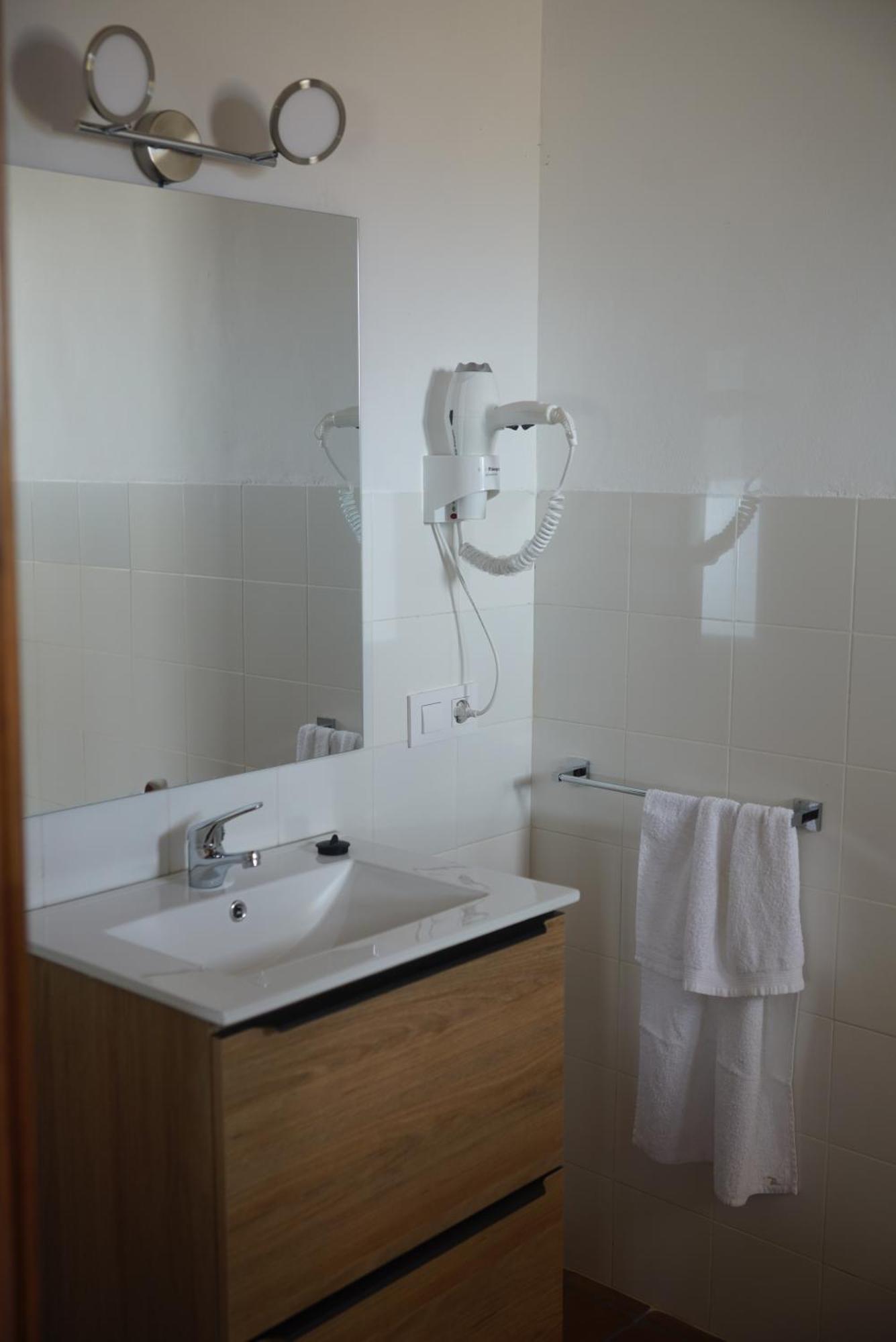 Cruceros Alqueva Hostel Cheles Екстериор снимка